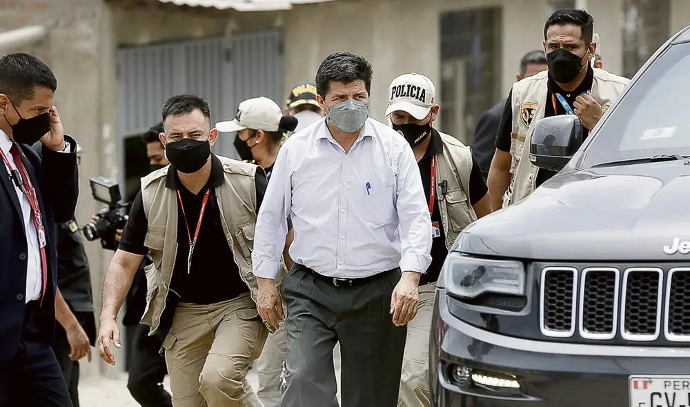 Resguardado. El nivel de seguridad del presidente Pedro Castillo se intensificó en las actividades de ayer, lo que no impidió que se acerque a la población. Foto: difusión