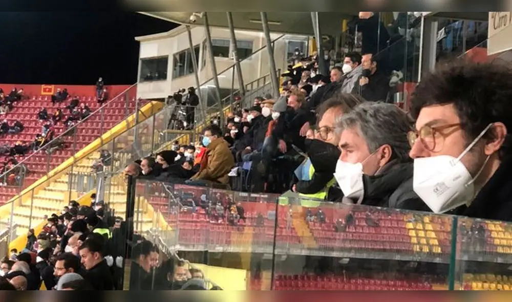 Ricardo Gareca y Néstor Bonilla en el Benevento vs. Como. Foto: Massimiliano Mogavero