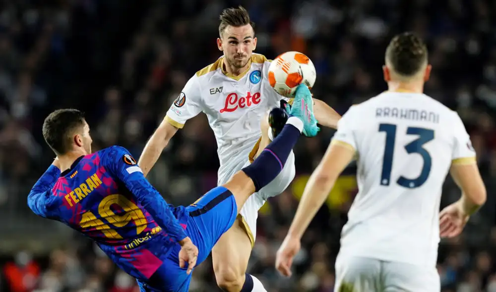Napoli vs. FC Barcelona se juega por la UEFA Europa League. Foto: EFE