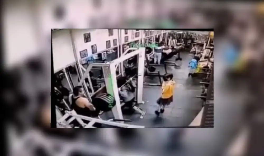 De acuerdo con los videos difundidos, la ciudadana falleció al instante. Foto: Captura/@Sieteletras