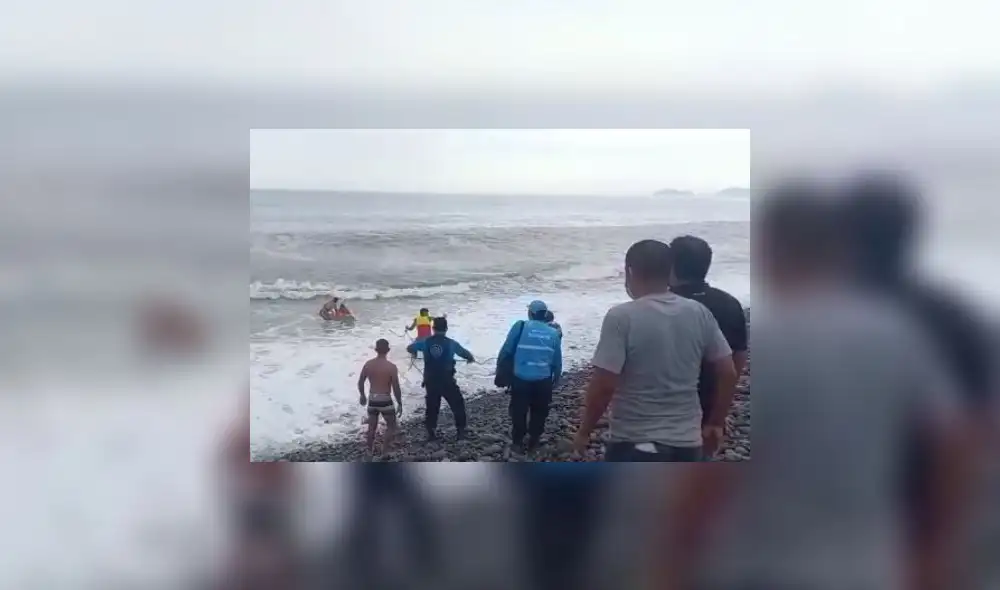 Personas fueron rescatadas por efectivos de la Policía y Serenazgo. Foto: captura de Andina