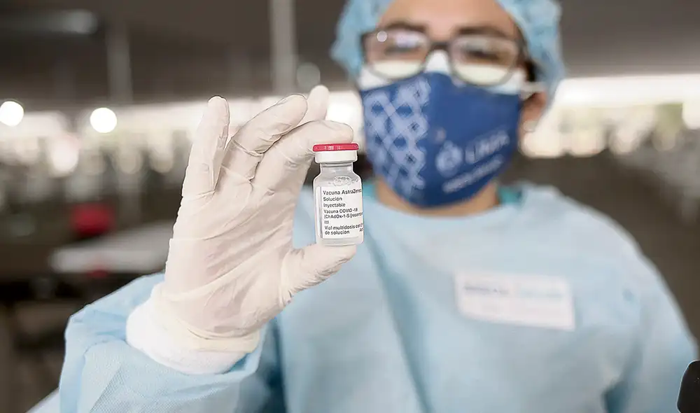 Sigue la aplicación. Las dosis de AstraZeneca se están poniendo como refuerzo en el país. Foto: Gerardo Marín/La República