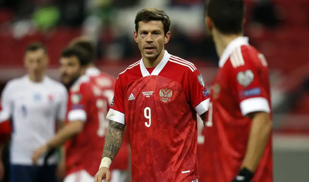 Fedor Smolov jugando un partido con la selección de Rusia frente a Eslovaquia por las Eliminatorias Qatar 2022. Foto: AFP