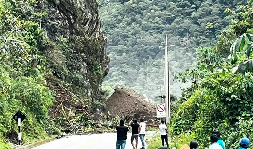 Empresa concesionaria realiza limpieza de vía. Foto: IIRSA SUR Empresa concesionaria realiza limpieza de vía. Foto: IIRSA SUR