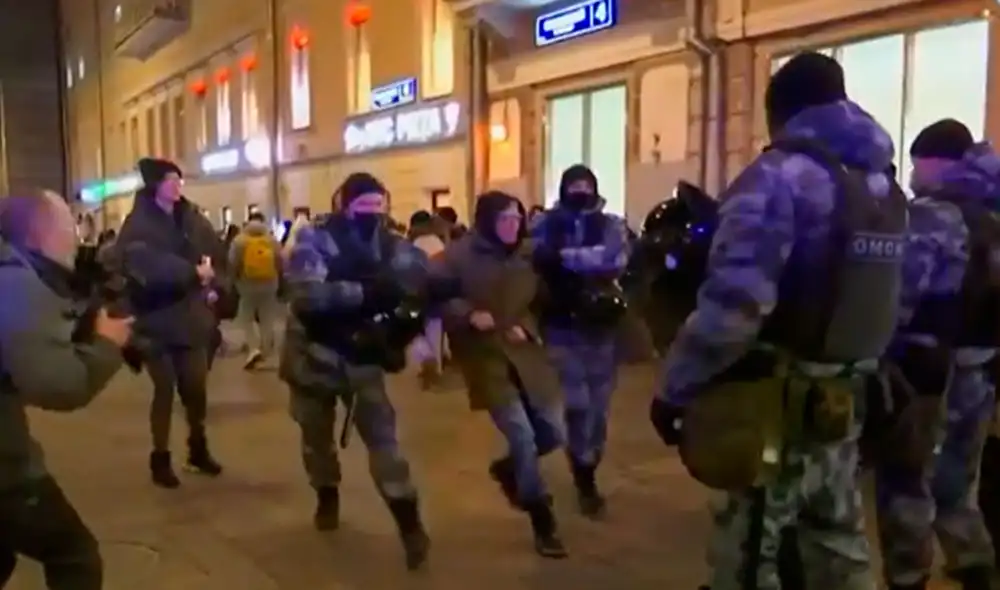 "Rusia ha lanzado ataques contra nuestra infraestructura militar y guardias fronterizos", sostuvo el presidente ucraniano Volodímir Zelenski. Foto: captura/Twitter