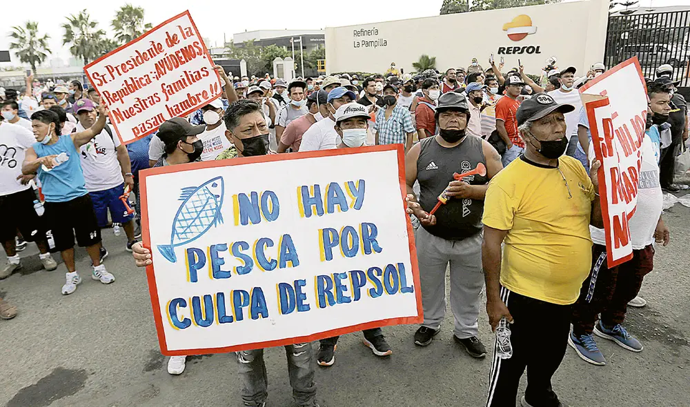 Afectados. Repsol le ha dicho a los pescadores que espera resultado de investigaciones para ayudarlos, pero la Fiscalía dice que no hay condicionamiento. Foto: Gerardo Marín/ La República