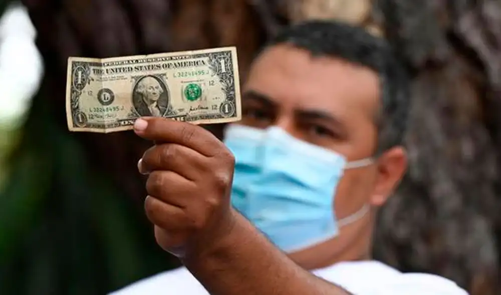 El precio del dólar BCV es la tasa oficial autorizada por el régimen de Nicolás Maduro para contrarrestar el mercado paralelo. Foto: AFP El precio del dólar BCV es la tasa oficial autorizada por el régimen de Nicolás Maduro para contrarrestar el mercado paralelo. Foto: AFP