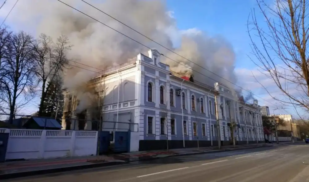 Las tropas rusas continúan atacando la ciudad, la lucha continúa, dijo el Ministerio del Interior. Foto: referencial / Servicio Estatal de Emergencias de Ucrania / Telegram