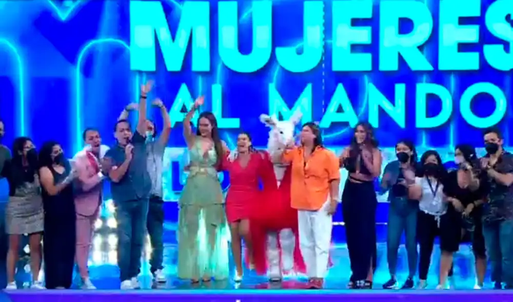 Las conductoras de Mujeres al mando invitaron al equipo del programa aparecer en pantallas para despedirse de los televidentes. Foto: captura/Latina Las conductoras de Mujeres al mando invitaron al equipo del programa aparecer en pantallas para despedirse de los televidentes. Foto: captura/Latina