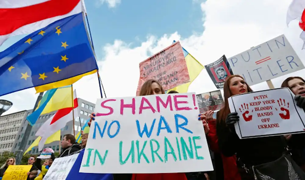 El hashtag se ha vuelto tendencia en redes para mostrar el rechazo a la invasión rusa en Ucrania. Foto: captura de Twitter