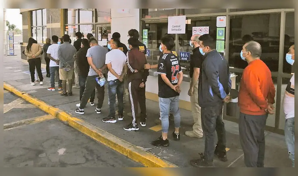 Peruanos fueron expulsados de Chile por diversos delitos. Foto: Arica es noticia Peruanos fueron expulsados de Chile por diversos delitos. Foto: Arica es noticia