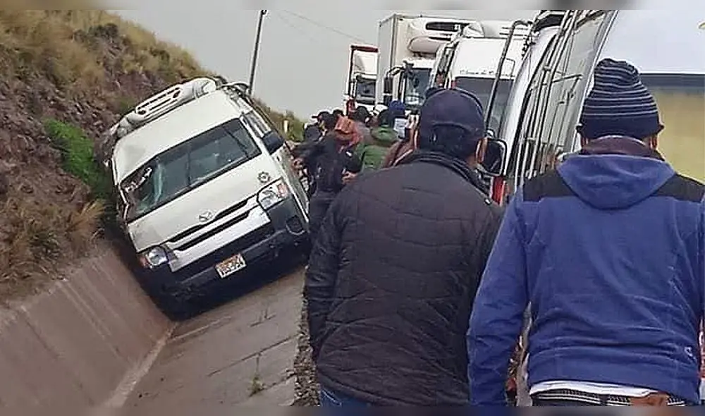La lluvia y el exceso de velocidad habrían sido las causas del siniestro. Foto: Ritmo plustv La lluvia y el exceso de velocidad habrían sido las causas del siniestro. Foto: Ritmo plustv