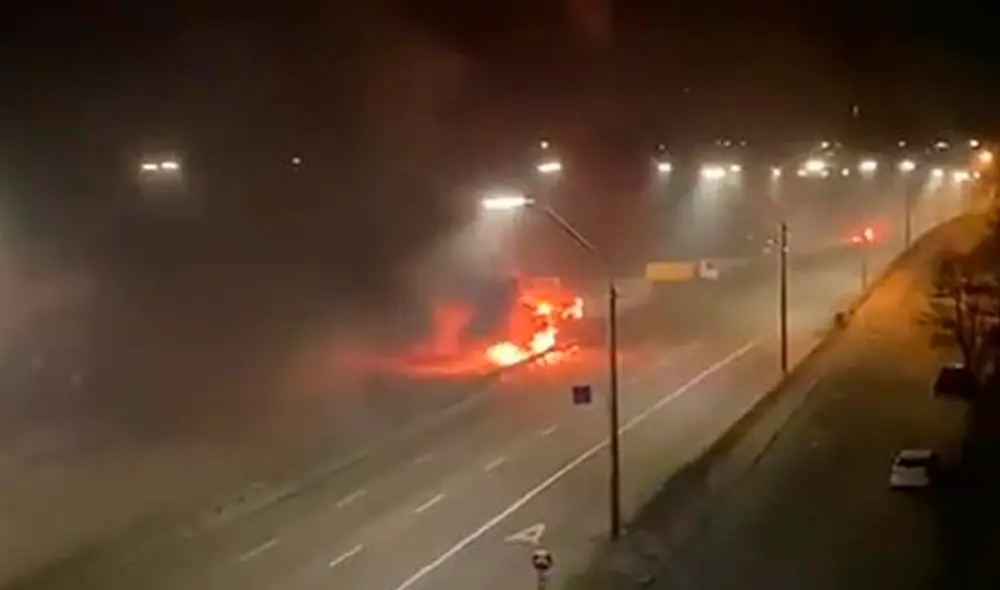 Se registra un incendio en la avenida Peremohy, en Kiev (capital de Ucrania). Foto: Captura twitter
