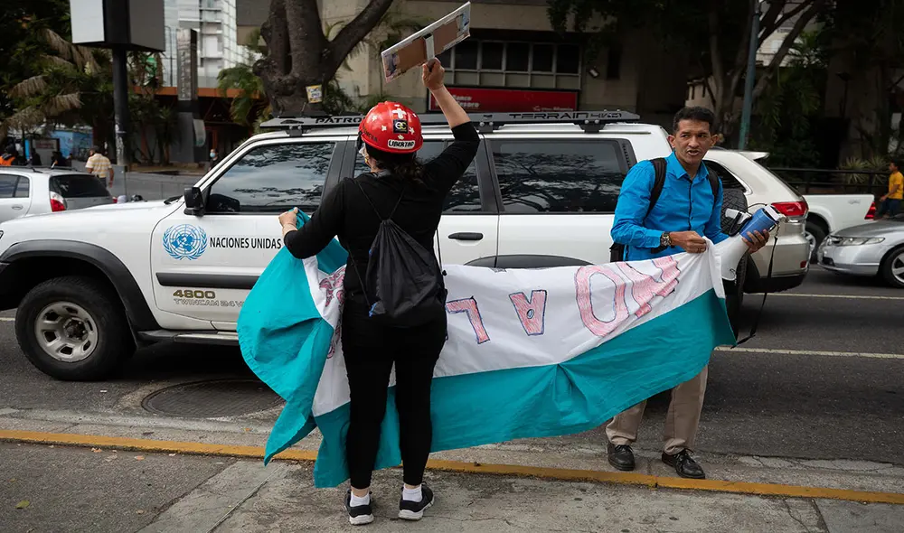 Un puñado de personas en Venezuela rechazó la incursión rusa en Ucrania. Conoce a cuánto está el dólar BCV en medio de este conflicto bélico. Foto: EFE Un puñado de personas en Venezuela rechazó la incursión rusa en Ucrania. Conoce a cuánto está el dólar BCV en medio de este conflicto bélico. Foto: EFE