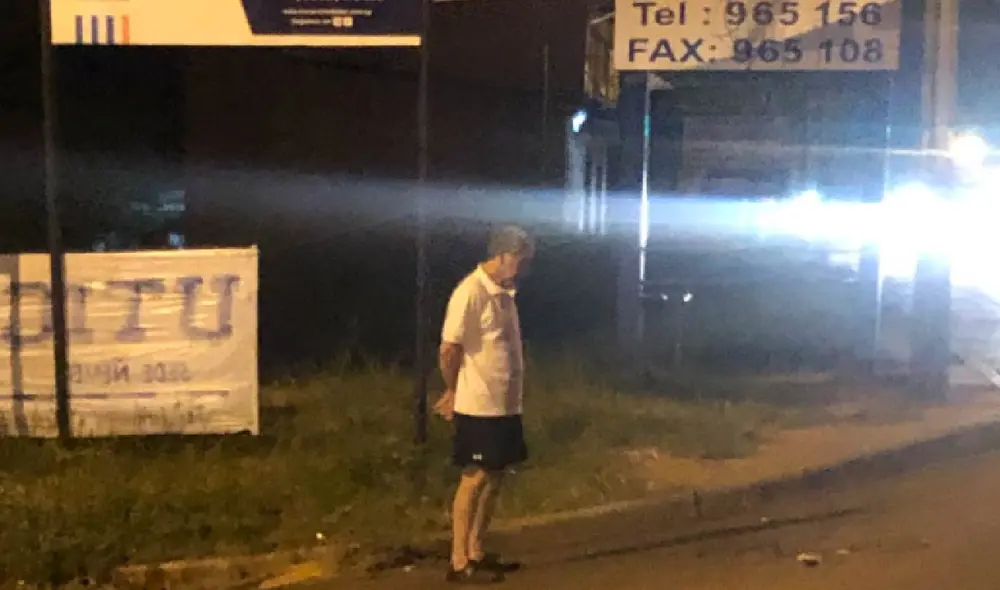 Don Félix siempre espera a su hija en el paradero que que llega sana y salva a su casa. Foto: captura de Twitter