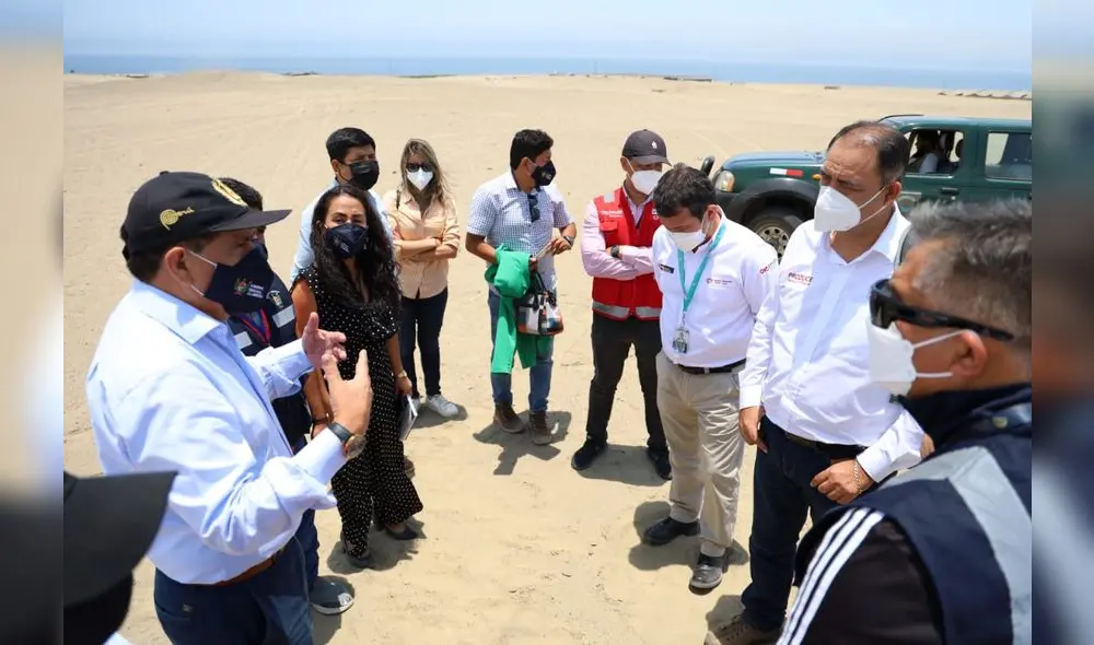 Llempén explicó al viceministro Mesones la necesidad del proyecto. Foto: GRLL