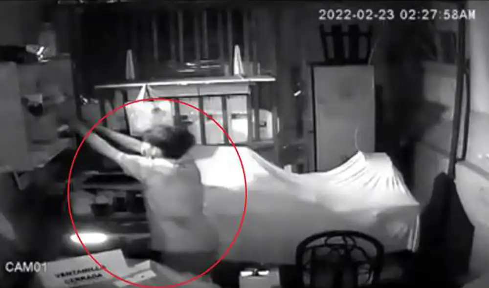 Según las imágenes, sucedió aproximadamente a las 2:25 de la madrugada del último miércoles. Foto: diario El Tiempo Según las imágenes, sucedió aproximadamente a las 2:25 de la madrugada del último miércoles. Foto: diario El Tiempo