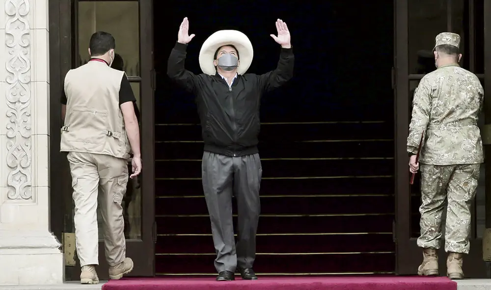 Debillitado. Antes de cumplir siete meses de gestión, Castillo es implicado en hechos de corrupción por López, con quien se contradijo sobre reuniones. Foto: Gerardo Marín/La República Debillitado. Antes de cumplir siete meses de gestión, Castillo es implicado en hechos de corrupción por López, con quien se contradijo sobre reuniones. Foto: Gerardo Marín/La República