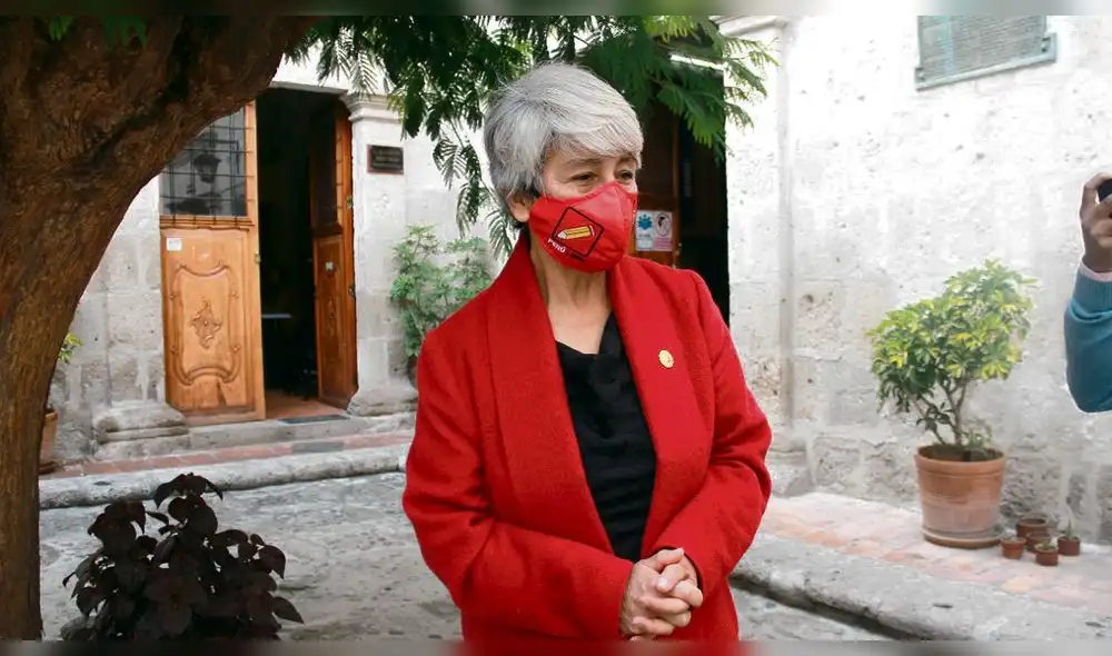 En caliente. Congresista de Perú Libre, después de la votación, tuvo tremendo desliz que reafirma una visión machista. En caliente. Congresista de Perú Libre, después de la votación, tuvo tremendo desliz que reafirma una visión machista.