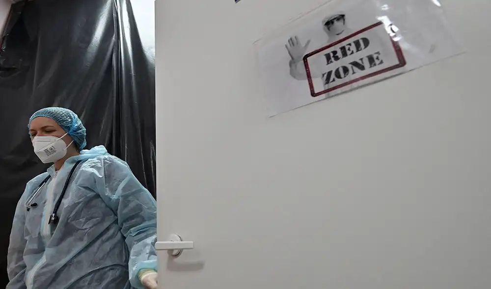 Ucrania enfrenta la invasión rusa y, en medio, la OMS recordó que todavía existe una pandemia. Foto: AFP Ucrania enfrenta la invasión rusa y, en medio, la OMS recordó que todavía existe una pandemia. Foto: AFP