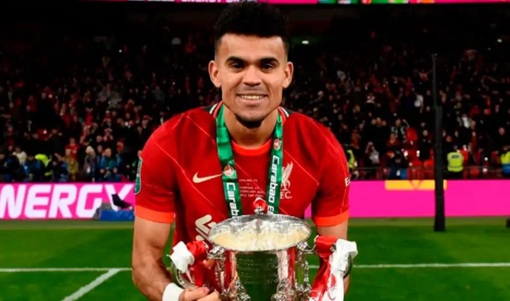 Luis Díaz expresó su felicidad a través de las redes sociales tras alcanzar su primer trofeo con Liverpool. Foto: Luis Díaz/Twitter Luis Díaz expresó su felicidad a través de las redes sociales tras alcanzar su primer trofeo con Liverpool. Foto: Luis Díaz/Twitter