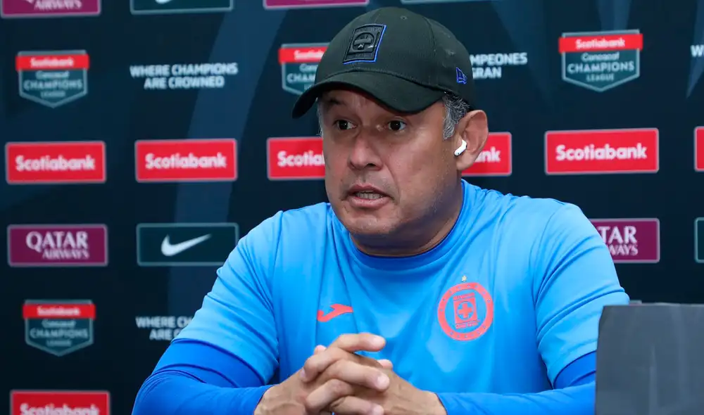 Juan Reynoso asumió la culpa por la agónica derrota del Cruz Azul a manos de Santos Laguna en la Liga MX. Foto: Twitter Juan Reynoso asumió la culpa por la agónica derrota del Cruz Azul a manos de Santos Laguna en la Liga MX. Foto: Twitter