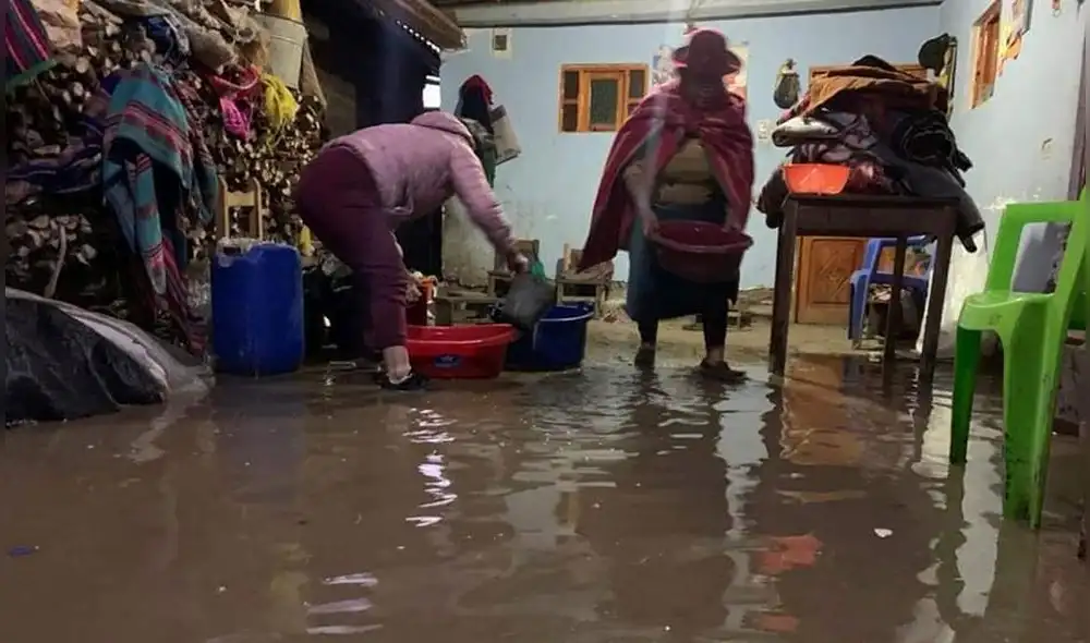 Las familias perdieron algunos de sus enseres por la inundación. Foto: Tv Huari Áncash.