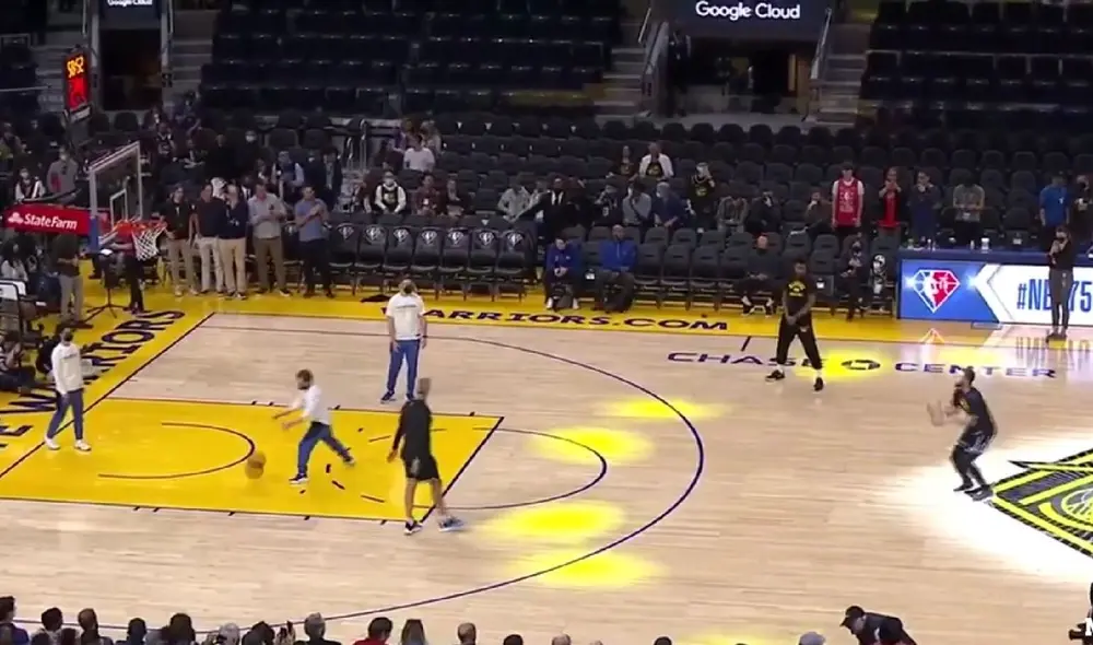 Así practica Curry sus triples en la NBA. Foto: captura de NBA