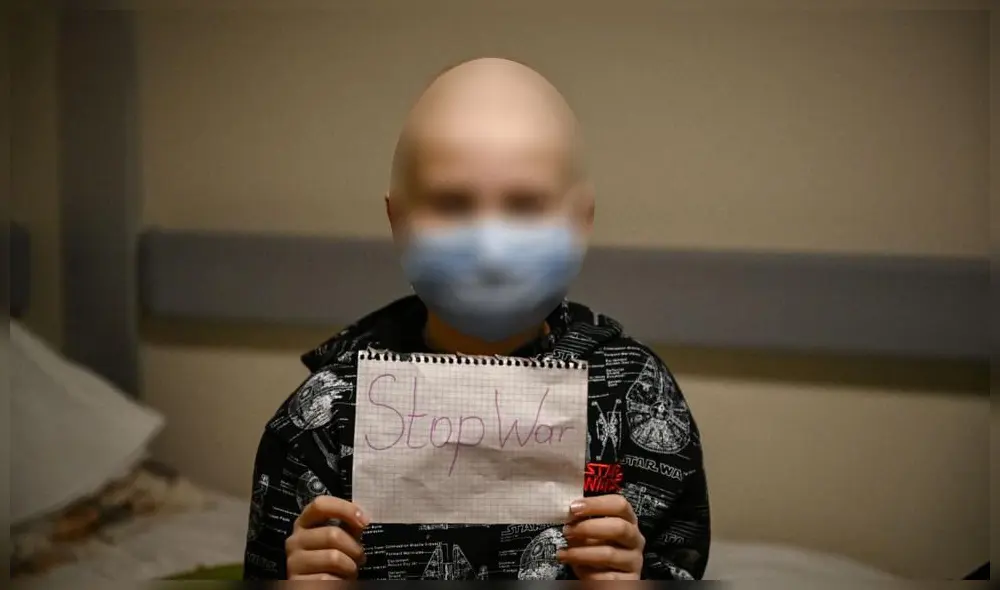 Niños con cáncer protestan en sótanos de Kiev. Foto: AFP Niños con cáncer protestan en sótanos de Kiev. Foto: AFP