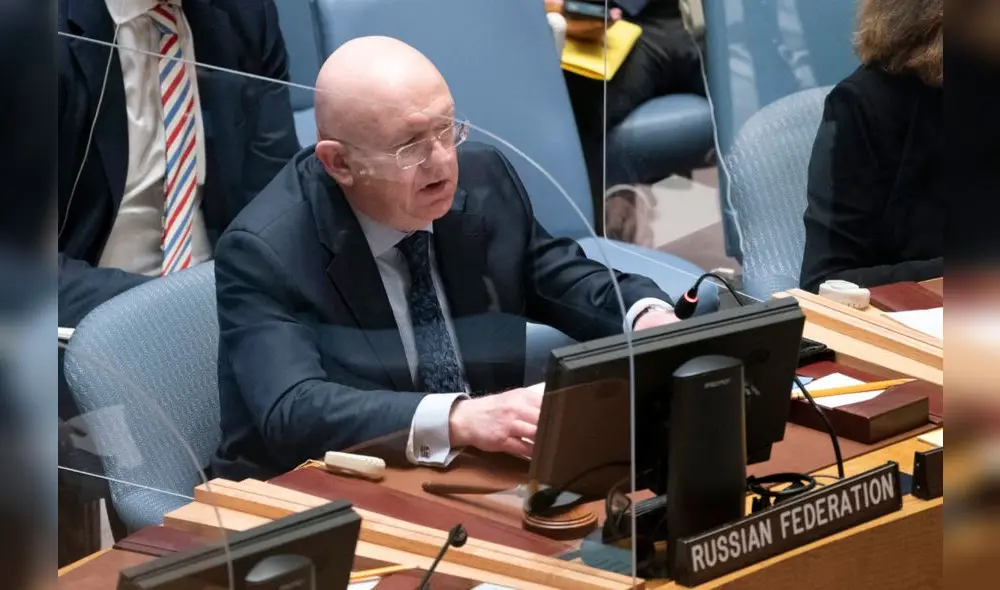Vasily Nebenzya, embajador ruso, en reunión del consejo de seguridad este lunes 28 de febrero. Foto: John Minchillo/AP