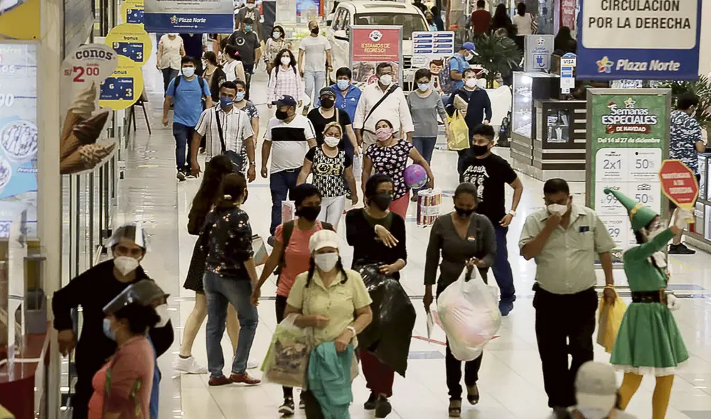 La norma. Resolución señala que los mayores de 18 años deben presentar su carné de vacunación contra el Covid-19 para ingresar a espacios. Foto: La República
