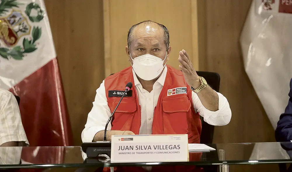 Conferencia. Juan Silva rechazó las acusaciones sobre su gestión y dijo que no renunciaría. Por la noche lo hizo. Foto: Gerardo Marín/La República Conferencia. Juan Silva rechazó las acusaciones sobre su gestión y dijo que no renunciaría. Por la noche lo hizo. Foto: Gerardo Marín/La República