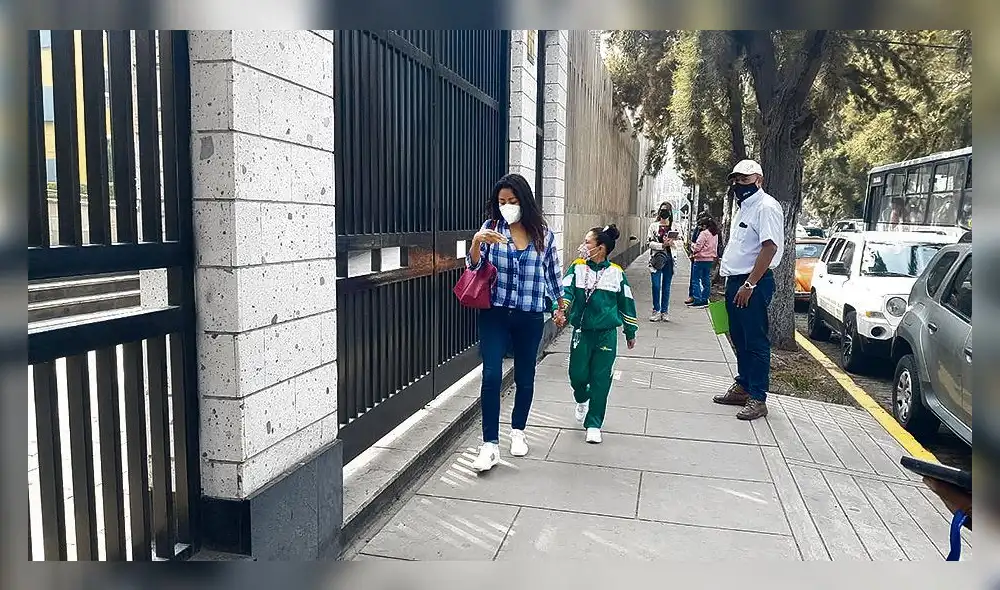 Reinicio. Colegios particulares retornaron a las aulas. Foto: Zintia Fernández/La República Reinicio. Colegios particulares retornaron a las aulas. Foto: Zintia Fernández/La República