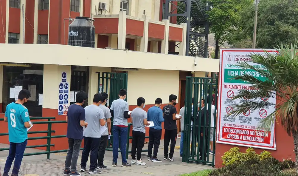 Postulantes acudieron desde temprano para rendir la primera prueba. Foto: URPI-LR
