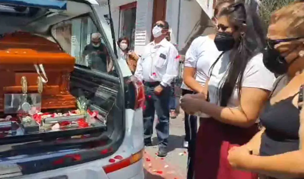 El féretro fue llevado a una capilla donde se realizó una misa por su descanso. Foto: captura de Ilo Noticias El féretro fue llevado a una capilla donde se realizó una misa por su descanso. Foto: captura de Ilo Noticias