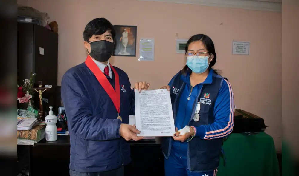 Jueza de Sicaya resolvió un caso y firmó un acta de manera virtual. Foto: difusión Jueza de Sicaya resolvió un caso y firmó un acta de manera virtual. Foto: difusión