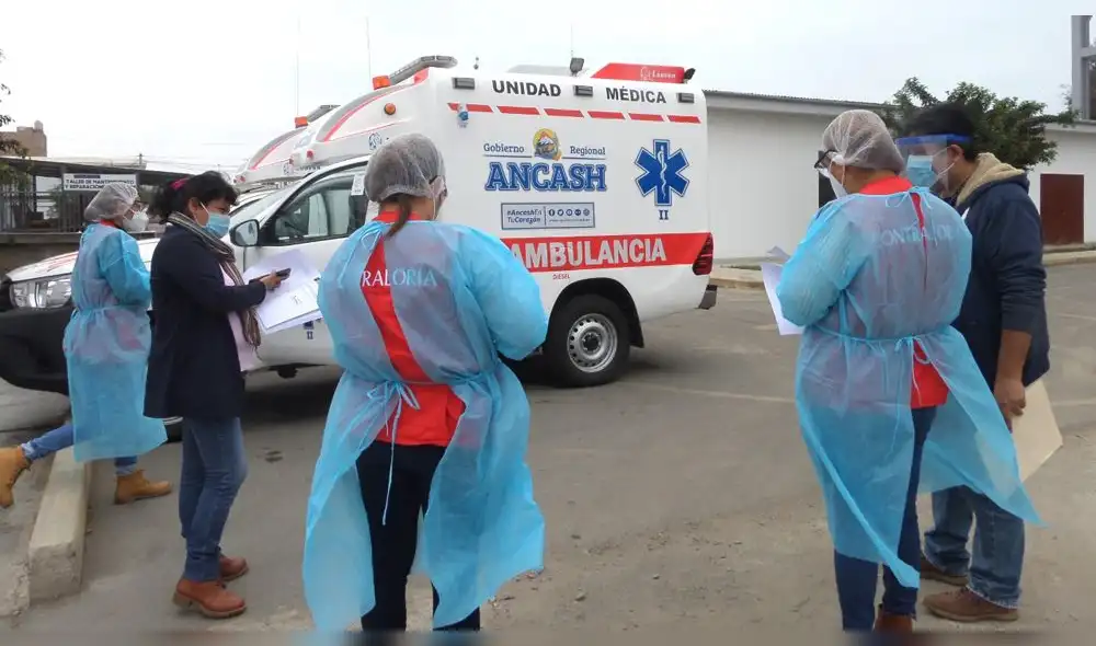 Auditores de la Contraloría en el Hospital La Caleta de Chimbote. Foto: Contraloría. Auditores de la Contraloría en el Hospital La Caleta de Chimbote. Foto: Contraloría.