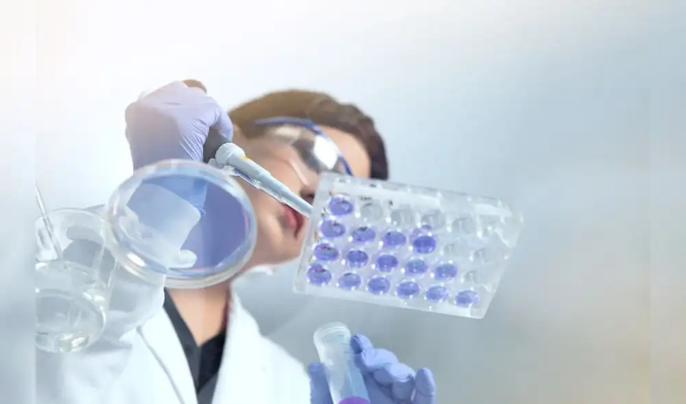 Especialista sugiere cuidarse de los colutorios que tengan alcohol. Foto: difusión