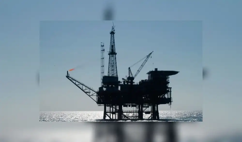 El petróleo subió tras una avalancha de desinversiones en activos petrolíferos rusos por parte de las principales empresas. Foto: EFE