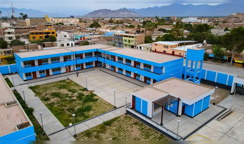 La directora ejecutiva de la ARCC, Amalia Moreno Vizcardo, indicó que la nueva infraestructura del plantel cuenta con un sistema de drenaje. Foto: ARCC La directora ejecutiva de la ARCC, Amalia Moreno Vizcardo, indicó que la nueva infraestructura del plantel cuenta con un sistema de drenaje. Foto: ARCC