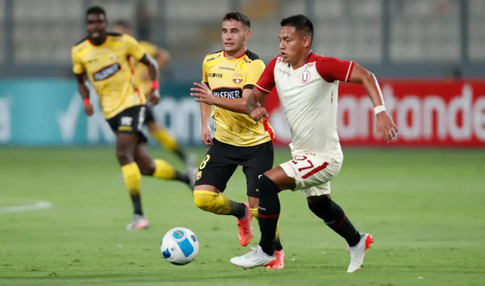 Universitario y Barcelona se fueron al descanso empatados a cero. FotO: EFE