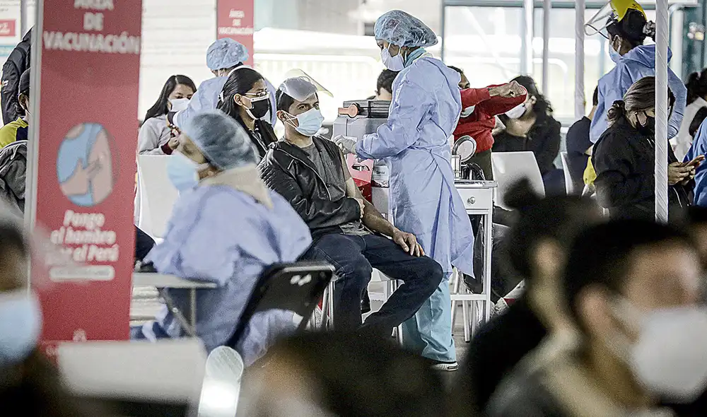 Exitosos. Vacunatones empezaron con Óscar Ugarte y se mantuvieron con Hernando Cevallos. Foto: John Reyes/La República