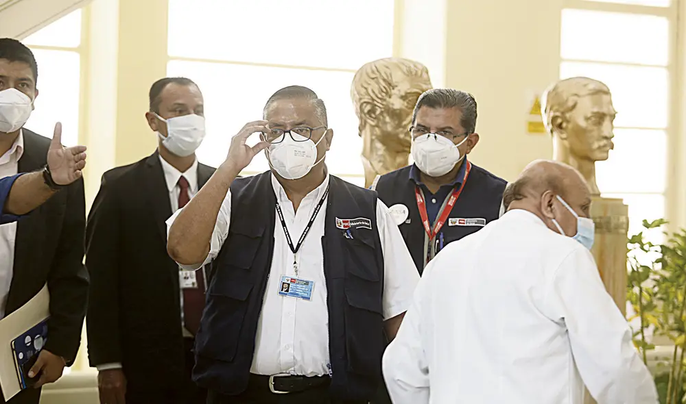 Cuestionado. Ministro de Salud, Hernán Condori, se aferra al cargo. El Gobierno lo blinda. Foto: Carlos Contreras/La República