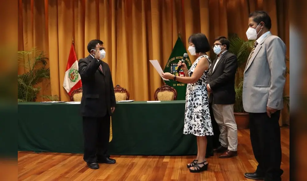 Rector de la Agraria en juramento.