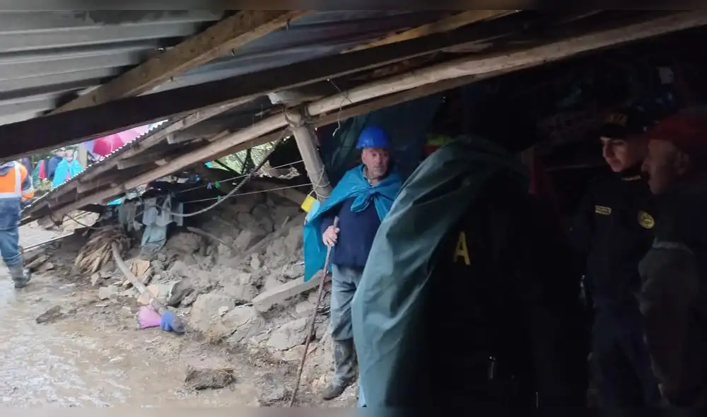 Vivienda colapsó tras deslizamiento de tierras en caserío La Palma en Chugur. Foto: Facebook Radio La Chugurana Vivienda colapsó tras deslizamiento de tierras en caserío La Palma en Chugur. Foto: Facebook Radio La Chugurana