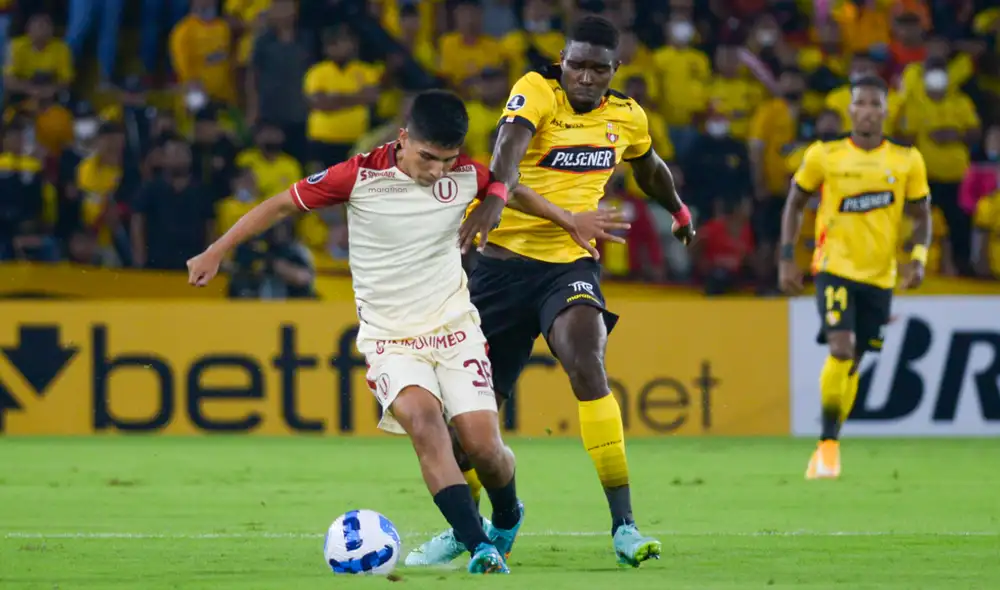 Piero Quispe debutó profesionalmente con Universitario de Deportes. Foto: EFE