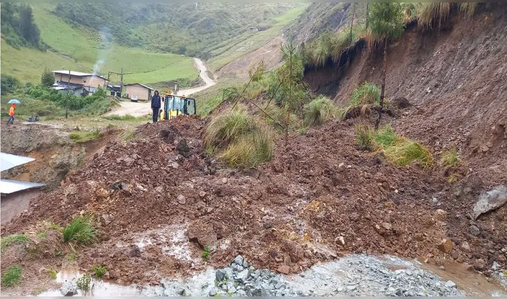Carretera que da acceso a la localidad de Cerro Jesús quedó bloqueada por deslizamiento. Foto: Municipalidad de Hualgayoc