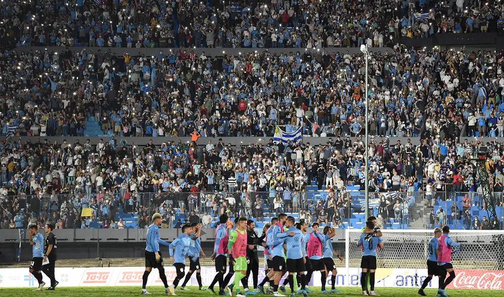 Uruguay se ubica en cuarto lugar con un punto más que Perú. Foto: AFP