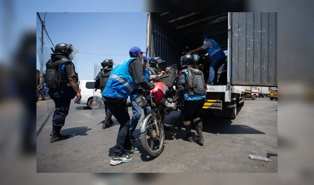Un equipo de 60 agentes ediles y efectivos policiales acudieron a la zona. Foto: MML