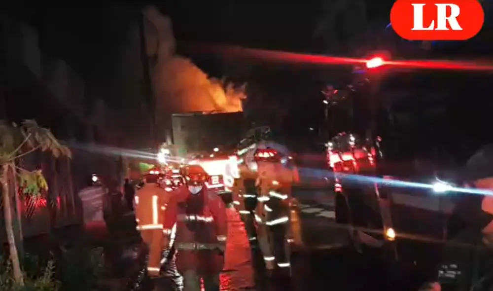 El incendio se produjo en una fábrica de productos químicos de San Juan de Lurigancho. Foto: La República El incendio se produjo en una fábrica de productos químicos de San Juan de Lurigancho. Foto: La República